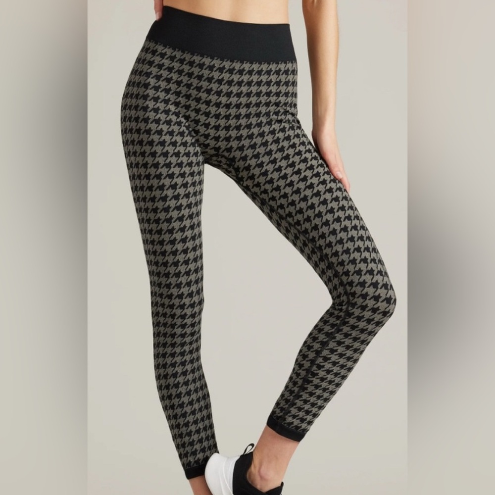 RHONE Black and Gray Houndstooth Seamless Base Leggings - NWT - Size XL